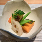 小鉢（野菜の炊き合わせ）