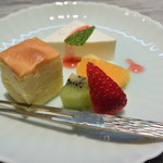 まるた生簀どころ - デザート（チーズケーキ・杏仁豆腐・フルーツ３種）