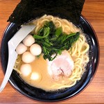 壱角家 - 家系ラーメン並＋うずら５個