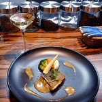 Bistro Refectorium - スズキのポアレ ハーブをきかせたクリームソース（２皿に分けて供されました）＆ 白ワイン）