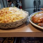 たかせ居酒屋 - カウンターにはお惣菜がたくさん