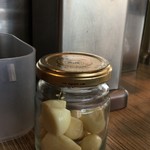 味噌屋せいべえ - 生ニンニクとニンニククラッシャー。