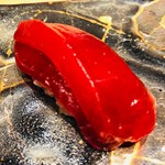 鮨　Shizuku - 上が赤身の昆布締め、下が醤油漬け