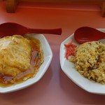 ラーメン 蔵王桃花 - セットの天津丼とチャーハン。