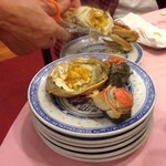 天香楼 - 二人がかりで手際よく解体