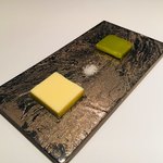 ALLIE - パンにはバターとオリーブオイル。