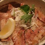 芋蔵 ヨドバシ秋葉原店 - 黒豚塩カルビ丼定食(メイン)