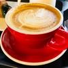 A Factory Cafe - ドリンク写真:丁寧に注がれたカフェラテ！