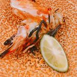 美酒美肴 はまゐ - 生簀の車海老を焼いたもの