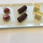 ラ・フェット ひらまつ - ラズベリータルト、モカチョコロール、レアチーズケーキホワイトチョコレート