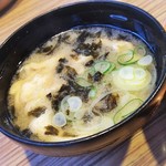 びっくりドンキー - お味噌汁（のり、油揚げ、長ネギ）