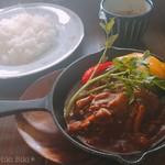 ヒドリ食堂 - あつあつハンバーグステーキ きのこデミグラスソースで