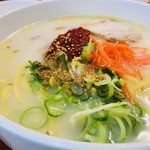 三代グクス会館 - かなりあっさりした豚骨スープの味わい！