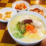 三代グクス会館 - 豚肉入り温麺（W7,500）