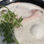 ラーメン家 みつ葉 - 「ラーメン家みつ葉×麺屋 と市」　貝鶏白湯ラーメン　アップ