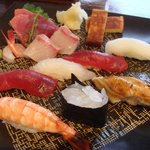 お刺身と握り　京辰セット（３３００円）