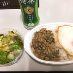 こせり - ガパオ弁当&サラダ