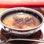エクアトゥール - フカヒレのスープ仕立て、 黒トリュフ　