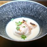 エクアトゥール - 虎河豚の白子、 カブ、 牛の小腸、 西京味噌のスープ、 木の芽