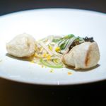 エクアトゥール - 海老芋のフリット、 黒鮑、 えのきとサーベルインゲンのソース、 柚子の香り