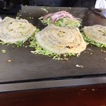 お好み焼き 山ちゃん - 調理中