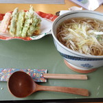 Nanatsumori - 精進揚セット。旬の野菜の天ぷらと手打ちそばミャ。