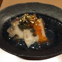 寿司と日本料理 銀座 一 - [先付け 1]
                蒸し鮑、いくら、キャビアと土筆