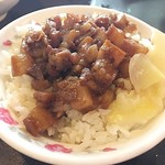 赤崁擔仔麵 - 肉操飯（魯肉飯）
