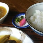 早磯 - ご飯と味噌汁と赤かぶのつけ物