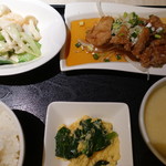 天厨菜館 - 海老団子・イカと季節野菜の炒めと鶏肉の揚げ物の香味ソース（ユーリンチー）