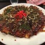 Okonomiyaki Irori - 厚みはない。