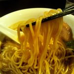 らーめん佳 - 麺は中細太のストレート