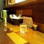 らーめん佳 - カウンターのみの店内