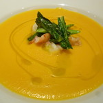 Virgola - にんじんのスープ小エビ菜花のせ
