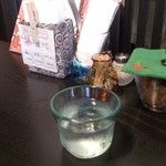 月と亀 - ・ガブガブ飲んだ水、紙オシボリあり