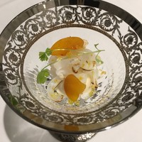 Grand rocher - ヤリイカの炙りとカラスミ、新玉葱のアイスクリーム