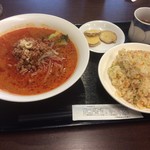 華中苑 - 担々麺と焼き飯 780円
