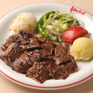 多彩なアレンジをしたトルコ料理の代名詞“ケバブ”