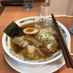 日高屋 - ワンタン麺、590円。