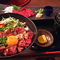 馬刺しと焼き鳥 グルマン三年坂 - 