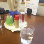 ニコニコ亭 - 店内