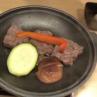 和食 鮨 日本酒 銀波 銀座店 - 群馬県産上州牛リブロース肉の陶板焼き　焼き上がり