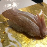 第三春美鮨 - 春子　65g　昆布〆　兵庫県由良