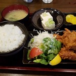 Bugiugi - 本日のランチ(550円)ザンギです。