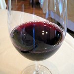 レ トワ フレール - グラスワイン（赤）