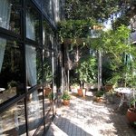 レ トワ フレール - お店の入口