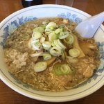 大ちゃんラーメン - キャーーー！！！チャーシューメン！！！アブラマシ！
            デフォルトでかなりのアブラに更にアブラマシでチャーシューも麺も見えない。ネギ多いのはツレのネギのせたから。おっちゃんにネギ抜き忘れられた。
            
            
            