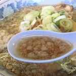 大ちゃんラーメン - アブラ汁！！！ほんのり甘い美味い汁。
            醤油のカドはなく、素直に美味いと思う。
            
            見ためとは違ってアブラが気にならない。
            
            俺にはね。
            
            舌のタガ外れたかな？？？
            
            
            