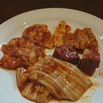 肉料理 大森 - ホルモン盛り合わせ