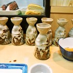 いなさ寿司 - ずらっと並んだ徳利